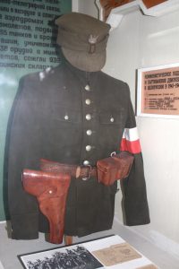 W muzeum na zamku mundur polskiego partyzanta AK Fot. Waldemar Szełkowski