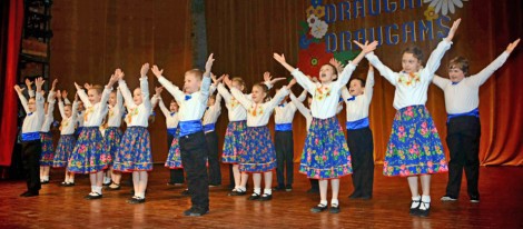 Na scenie widzowie mogli podziwiać występy zespołów „Ugnelė“, „Pynimėlis“, „Viltis“, „Aukštaitukas“, „Vieversa“, „Šėltinis“, a także miejscowej „Perły“.Fot. autor