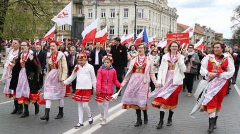 Na wileńskie ulice przemarsz z okazji Dnia Polonii i Polaków za Granicą powrócił po trzyletniej przerwie Fot. Marian Paluszkiewicz