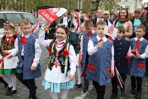 W pochodzie liczny udział wzięli uczniowie szkół polskich Fot. Marian Paluszkiewicz