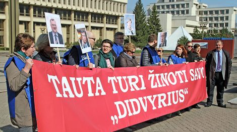 Litewskie Związki Zawodowe przed siedzibą Sejmu zorganizowały kolejną pikietę Fot. Marian Paluszkiewicz