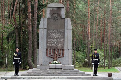  Pomnik 70 tysięcy Żydom pomordowanym w Ponarach Fot. Marian Paluszkiewic
