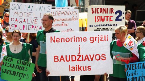  Uczestnicy wiecu nie zgadzają się z liberalizacją Kodeksu Pracy Fot. Marian Paluszkiewicz