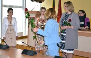  A także pogratulowała dla nowych kierowników placówek oświatowych rejonu wileńskiego Fot. vrsa.lt
