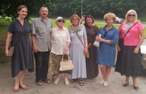 Uczestnicy konsultacji w sprawie planowanej przez Samorząd Miasta Wilna renowacji cmentarza Rossy                                Fot. autor 