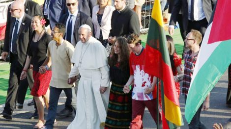 Papież kierował do młodzieży bardzo mocne i zobowiązujące słowa:. „to wy poruszajcie świat” Fot. archiwum