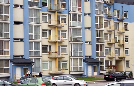 Ostatnio w ofertach pojawiło się sporo nowych mieszkań, z nowoczesnym wyposażeniem, niskimi kosztami za ogrzewanie i wygodnym parkingiem obok domu Fot. Marian Paluszkiewicz