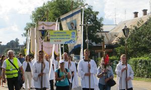 Mieszkańcy Jaszun z ogromnym wzruszeniem przywitali pątników Fot.Anna Pieszko