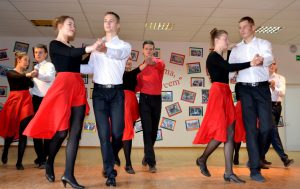 Gimnazjaliści mieli okazję zaprezentować swoje taneczne umiejętności      Fot. I.Mikulewicz