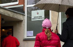 Deszczowa pogoda nie wystraszyła wyborców w Rzeszy Fot. Marian Paluszkiewicz