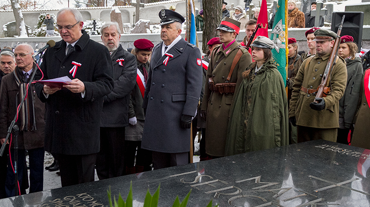 W uroczystościach obchodów Święta Niepodległości Polski wzięli udział przedstawiciele korpusu dyplomatyczno-konsularnego w Wilnie, licznie zgromadzili się mieszkańcy Wileńszczyzny oraz rodacy z Polski Fot. Marian Paluszkiewicz