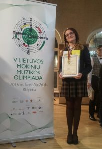 Loreta Uzelo na Republikańskiej Olimpiadzie Muzyki reprezentował rejon wileński zdobyła brązowy medal             Fot. archiwum szkoły 