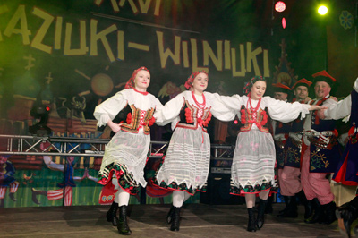 Na scenie — zespół taneczny „Perła Warmii” z LidzbarkaFot. Jerzy Karpowicz