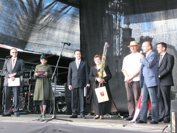 Uroczyste przemówienia władz miasta Gdańska oraz rejonu wileńskiego podczas festiwalu „Wilno w Gdańsku”.