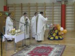 Podczas Mszy św. księża wyświęcili plecaki dla najmłodszych uczniów, przekazane przez Związek Polaków na Litwie oraz Samorząd Rejonu Wileńskiego.