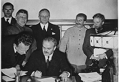 Podpisanie paktu Ribbentrop-Mołotow Fot. archiwum