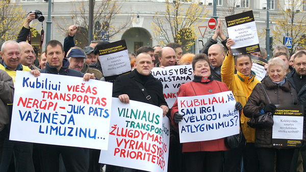Na akcję protestacyjną przybyło około 200 osób Fot. Marian Paluszkiewicz