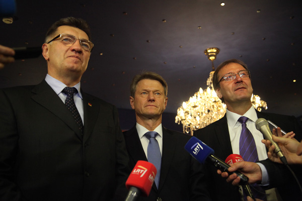 Algirdas Butkevičius, Rolandas Paksas oraz Wiktor Uspaskich — oświadczyli, że są gotowi formować nową koalicję rządzącą Fot. ELTA