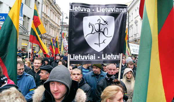W ubiegłorocznym przemarszu nacjonalistycznym z okazji święta 11 marca wzięło udział około 900 uczestnikówFot. Marian Paluszkiewicz