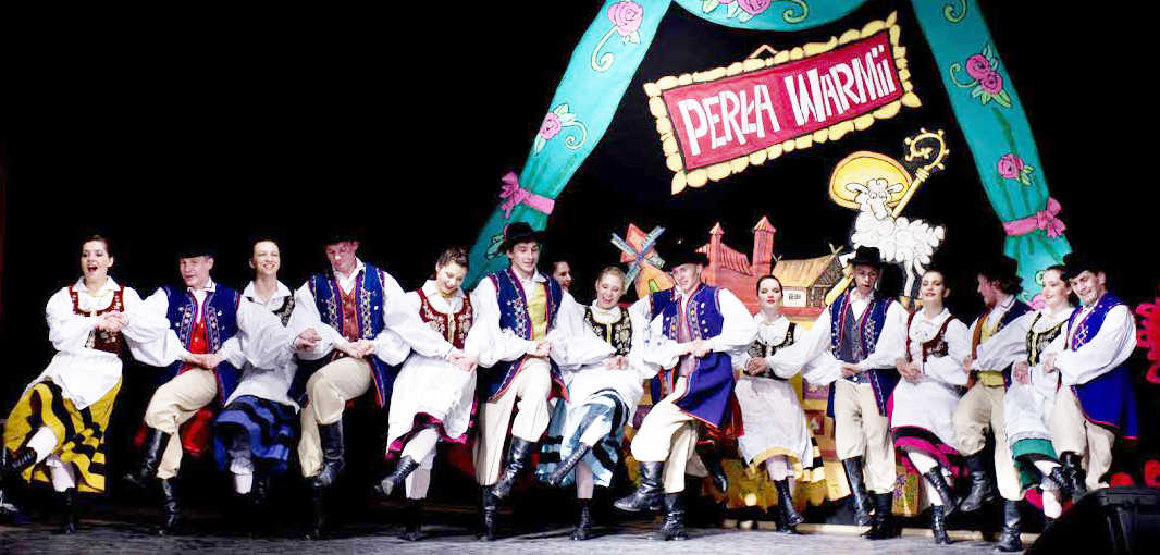 Lidzbarski zespół tańca ludowego „Perła Warmii” prezentuje suity z różnych regionów Polski
