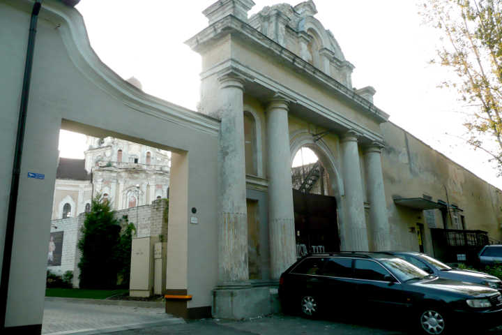 Brama prowadząca do kościoła Wizytek jest dziełem NarbuttaFot. Justyna Giedrojć
