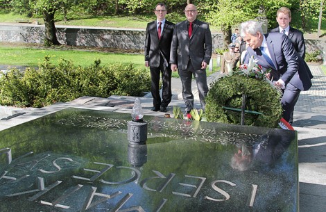 Na wileńskiej Rossie uczczono rocznicę śmierci Marszałka Piłsudskiego Fot. Marian Paluszkiewicz