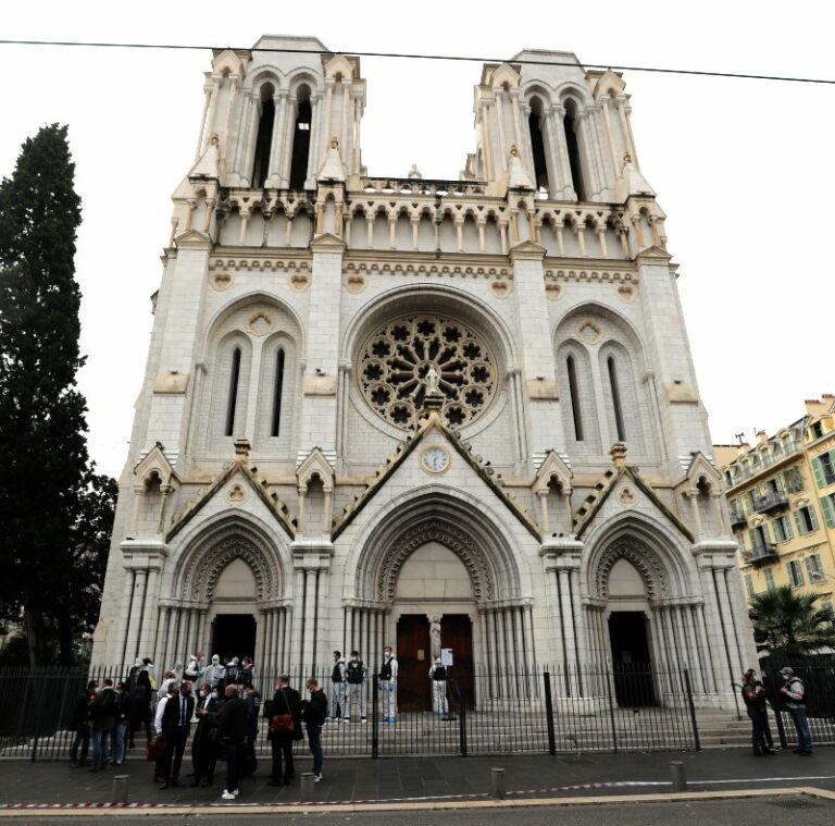 Echa zabójstwa w Nicei i napaści w Dżuddzie: „Francja jest celem ataków”