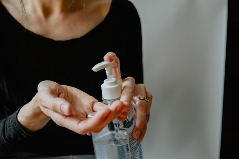 płyn do dezynfekcji mycie rąk woman in black shirt holding white plastic bottle