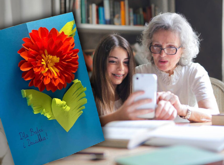 Wnuczka robi smartfonem selfie ze swoją babcią, pocztówka na Dzień Babci.