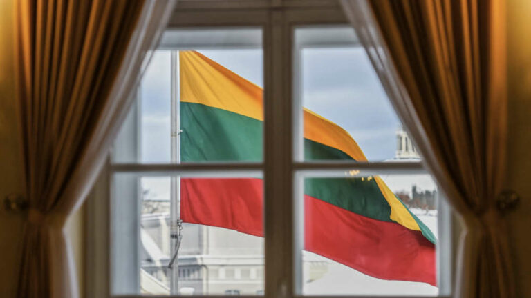 Na Litwę spływają życzenia. Prezydent Duda podkreślił partnerstwo polsko-litewskie