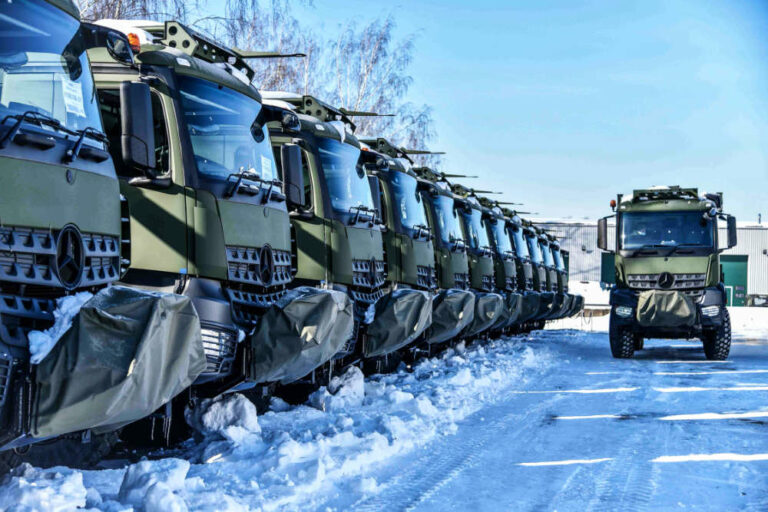 Wojsko Litewskie powiększyło się o 15 ciężarówek AROCS, 10 jeszcze w drodze