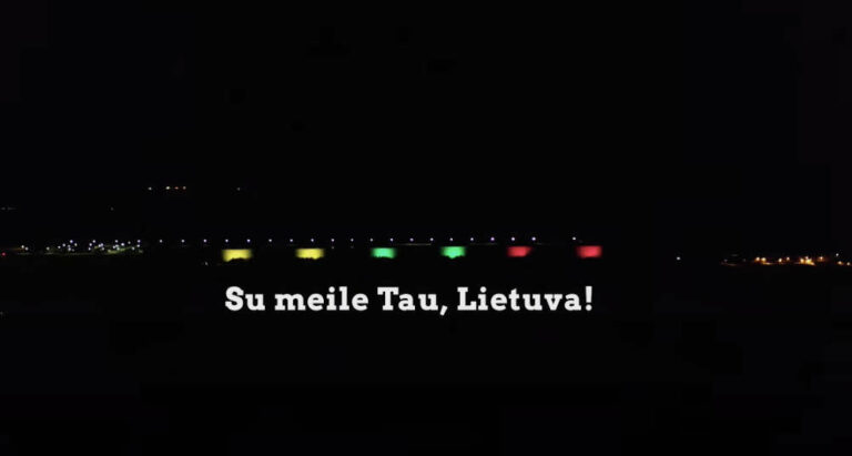 700 metrów świateł. Terminal w Butyndze zajaśniał barwami Litwy z okazji 11 marca