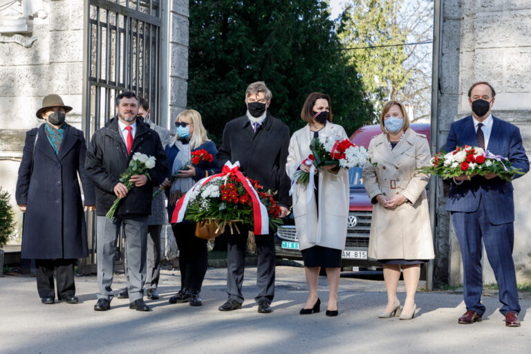 Rocznica Czarnobyla. Ambasadorowie RP i USA i Cichanouska złożyli kwiaty pod pomnikiem Matki Czarnobylskiej