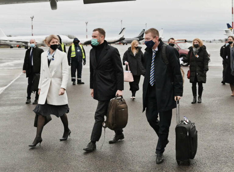 Ministrowie spraw zagranicznych Litwy, Łotwy i Estonii pojechali do Kijowa. „Wsparcie dla Ukrainy w obliczu napięcia”