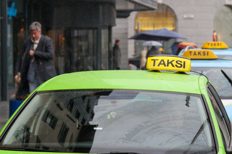 Koniec ery tanich i szybkich taksówek? Kilka minut czekania to już historia