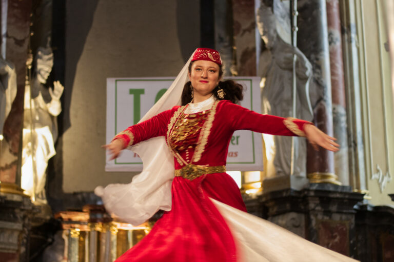 Tatarzy zaprezentowali się śpiewająco. 10-lecie zespołu Ilsu