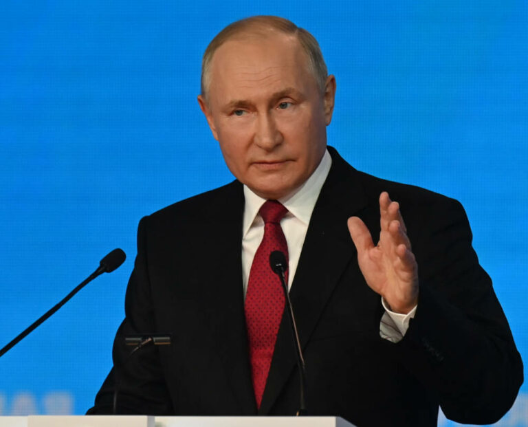 Putin zaprasza Łukaszenkę krótko przed manewrami Zapad-2021