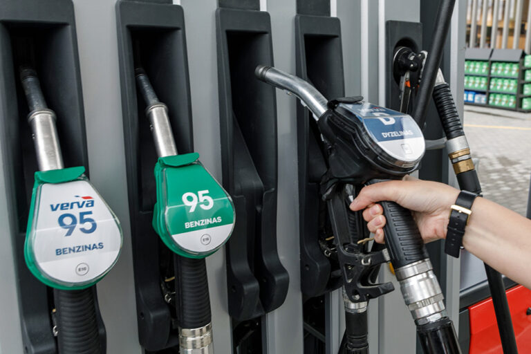 Rząd szykuje się do podniesienia akcyzy na paliwa