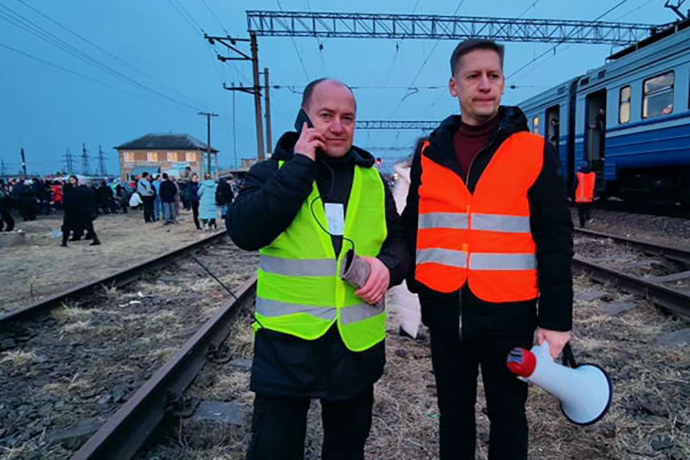 Bracia Jarosław i Jerzy Wójciccy włączyli się w działalność porządkową, społeczną, koordynują pomoc humanitarną 