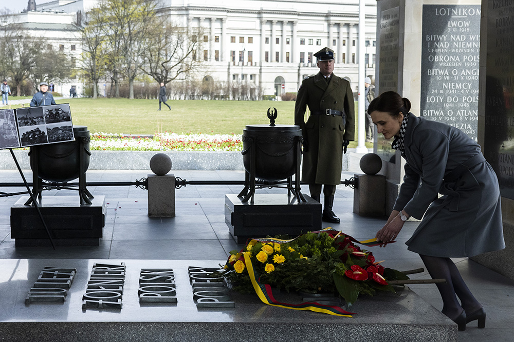 Przewodnicząca Sejmu RL złożyła kwiaty na Grobie Nieznanego Żołnierza.