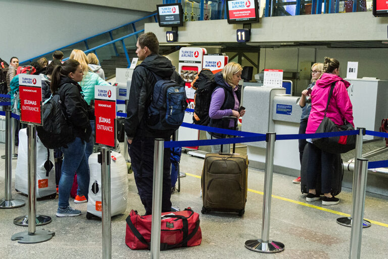 Więcej obywateli Litwy wyjeżdża z kraju niż wraca