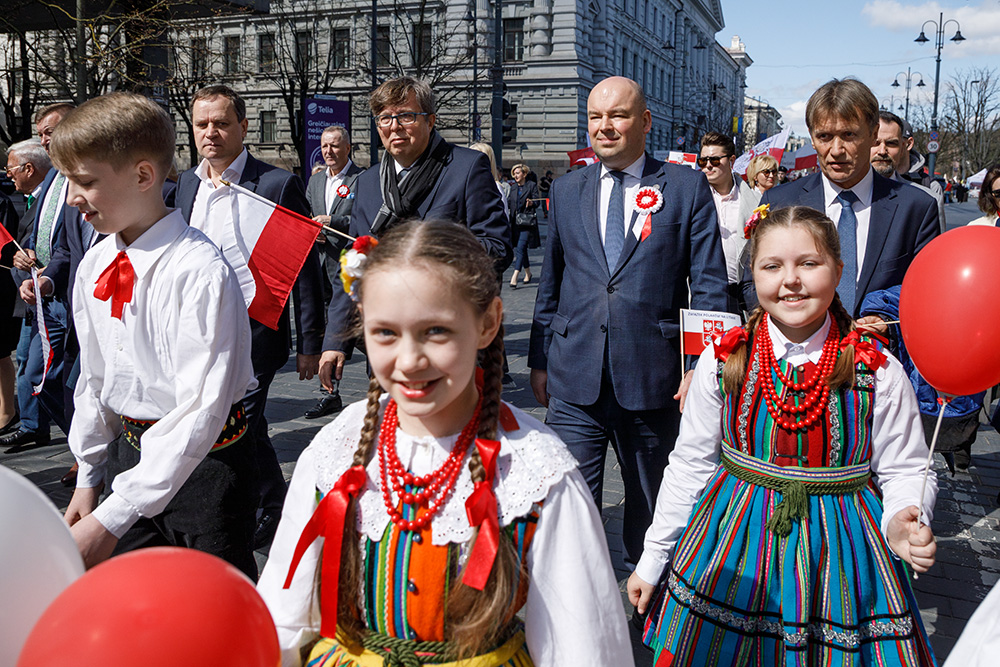 W paradzie wzięli udział przedstawiciele władz Rzeczpospolitej Polskiej, w tym pełnomocnik Rządu ds. Polonii i Polaków Jan Dziedziczak.