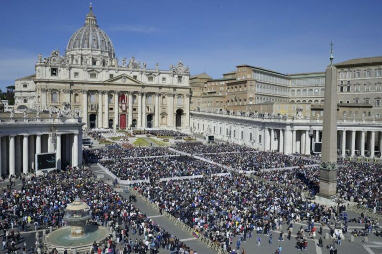 Uroczystość Świętych Piotra i Pawła w Watykanie. Arcybiskupi metropolici z nowymi paliuszami
