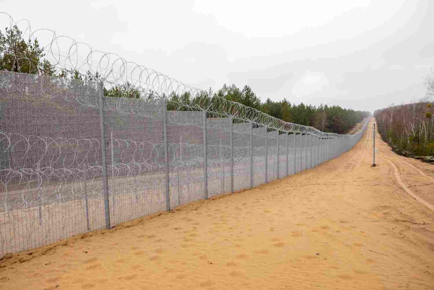 Fizyczna bariera na granicy z Białorusią.