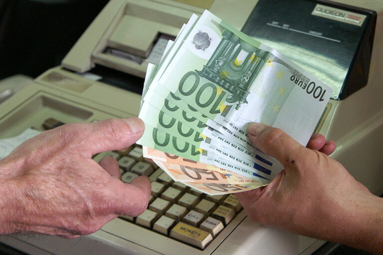 Litwa ogranicza płatności gotówką. Limit 5 tys. euro, powyżej tylko przelew