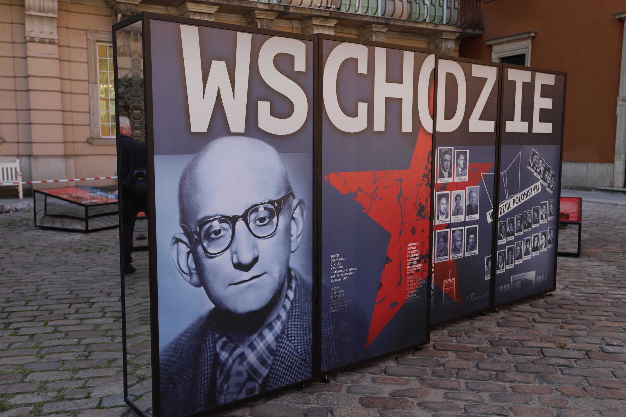 Plakat wystawy „Zostali na Wschodzie. Polska inteligencja w ZSRS 1945–1991”.