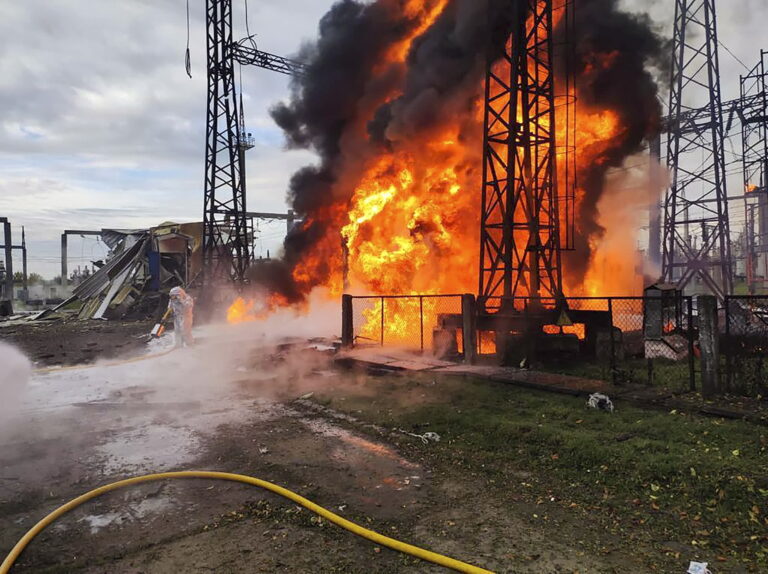 W wyniku ostrzału zniszczonych lub uszkodzonych zostało 40 proc. systemu energetycznego Ukrainy .