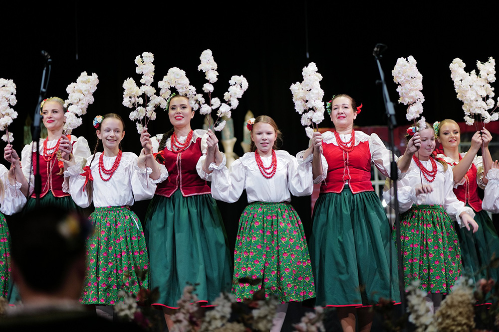 Swój pierwszy mały jubileusz 5-lecia w wielkim stylu obchodził Polski Zespół Pieśni i Tańca „Ojcowizna”.
