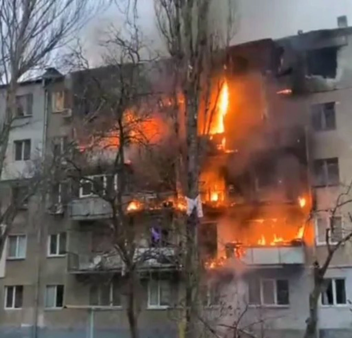 Pali się budynek w Mikołajowie.