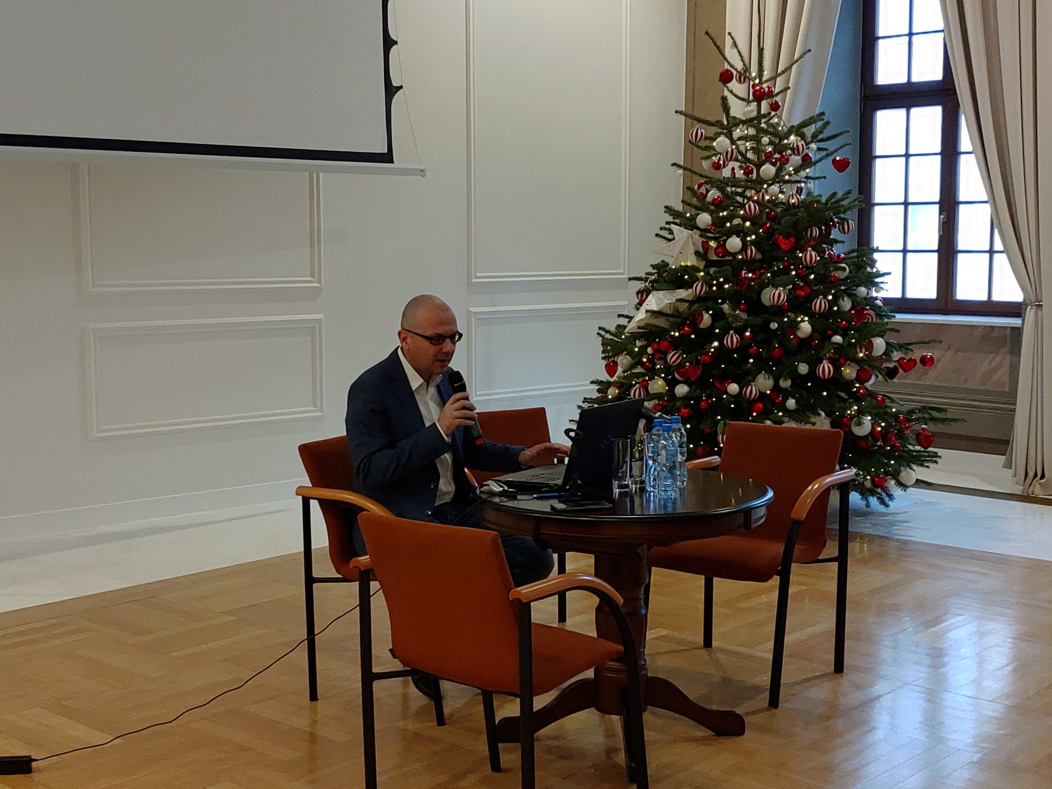 Dr hab. Tomasz Balbus z wrocławskiego oddziału IPN wygłosił wykład „Wilno Józefa Mackiewicza”.